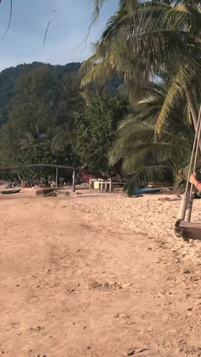 Parfois, il faut savoir faire une pause pour mieux revenir.

Cette année loin des réseaux m’a permis de réfléchir, d’apprendre et de construire quelque chose de plus solide.

Aujourd’hui, ANANKÈ fait son retour ! 🌞

Avec une vision plus claire et des projets qui arrivent très vite.

Merci pour votre patience.

L’aventure continue 🤍

#voyagesurmesure#travelplanner#retour#voyagepersonnalisé#vacances